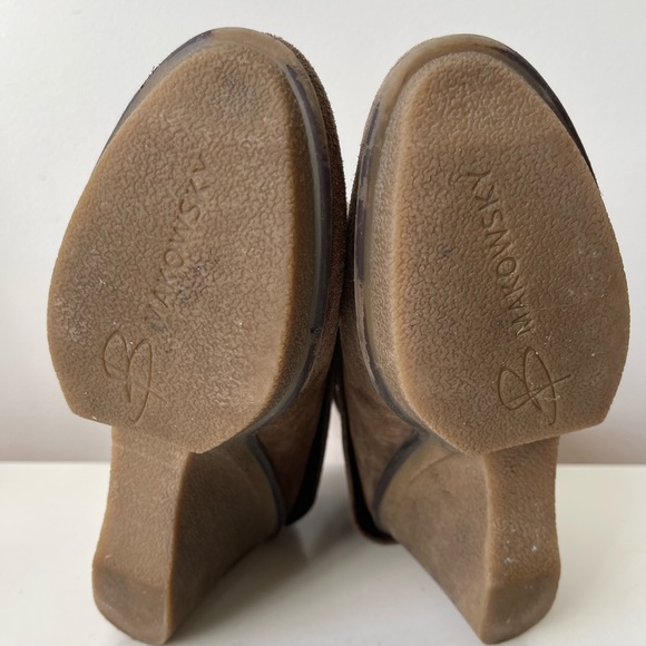 B Makowsky Brown Suede Wedge Boots with Buckles - Picture 5 of 12